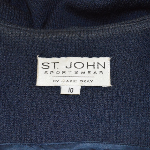 ๐งฅ St. John by Marie Gray Navy Blue Blazer with Engraved Gold Buttons - Picture 6 of 9